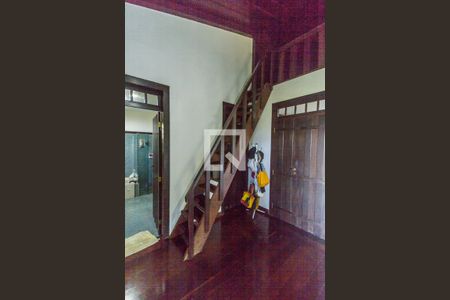 Apartamento para alugar com 390m², 5 quartos e 4 vagas Apartamento para alugar com 390m², 5 quartos e 4 vagasEscada