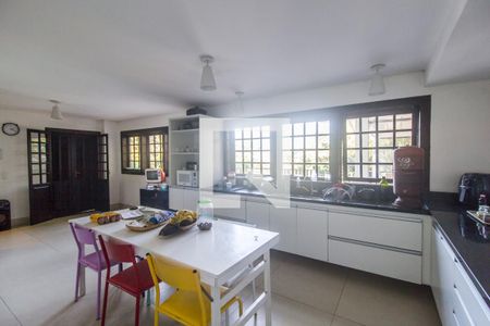Apartamento para alugar com 390m², 5 quartos e 4 vagas Apartamento para alugar com 390m², 5 quartos e 4 vagasCozinha