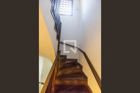 Apartamento para alugar com 390m², 5 quartos e 4 vagas Apartamento para alugar com 390m², 5 quartos e 4 vagasEscada