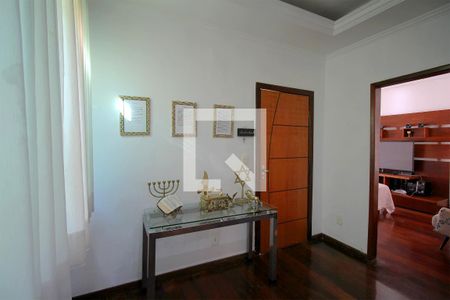 Hall de entrada de casa para alugar com 5 quartos, 330m² em Santa Tereza, Belo Horizonte