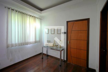 Hall de entrada de casa para alugar com 5 quartos, 330m² em Santa Tereza, Belo Horizonte