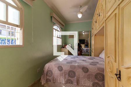 Casa à venda com 470m², 4 quartos e 4 vagas Casa à venda com 470m², 4 quartos e 4 vagasQuarto