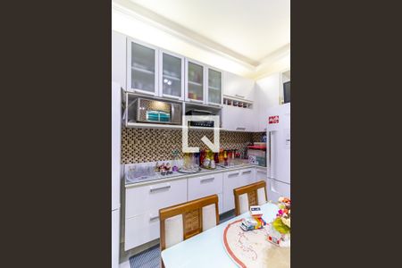 Casa à venda com 470m², 4 quartos e 4 vagas Casa à venda com 470m², 4 quartos e 4 vagasCozinha