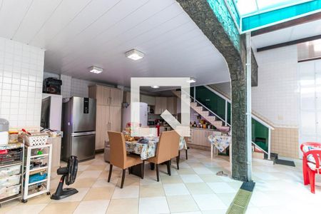 Casa à venda com 470m², 4 quartos e 4 vagas Casa à venda com 470m², 4 quartos e 4 vagasÁrea Externa