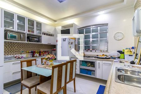 Casa à venda com 470m², 4 quartos e 4 vagas Casa à venda com 470m², 4 quartos e 4 vagasCozinha