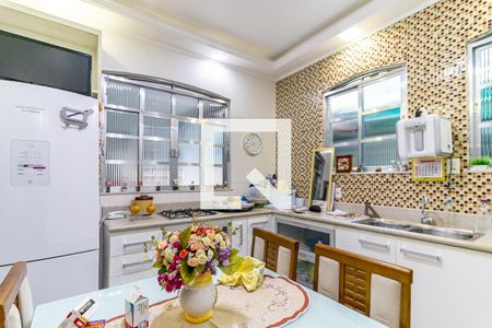 Casa à venda com 470m², 4 quartos e 4 vagas Casa à venda com 470m², 4 quartos e 4 vagasCozinha