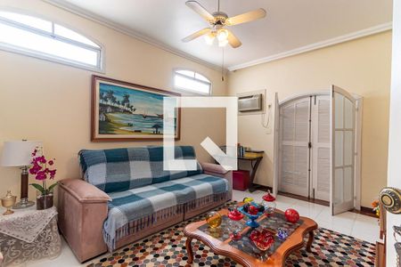 Casa à venda com 470m², 4 quartos e 4 vagas Casa à venda com 470m², 4 quartos e 4 vagasQuarto