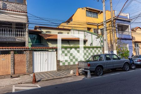 Casa à venda com 470m², 4 quartos e 4 vagas Casa à venda com 470m², 4 quartos e 4 vagasFachada