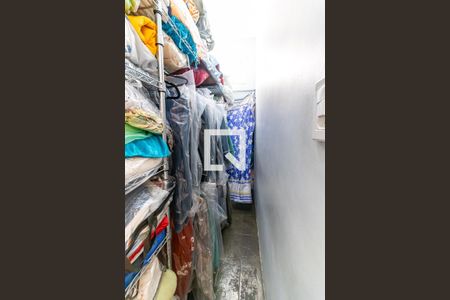 Casa à venda com 470m², 4 quartos e 4 vagas Casa à venda com 470m², 4 quartos e 4 vagasQuarto