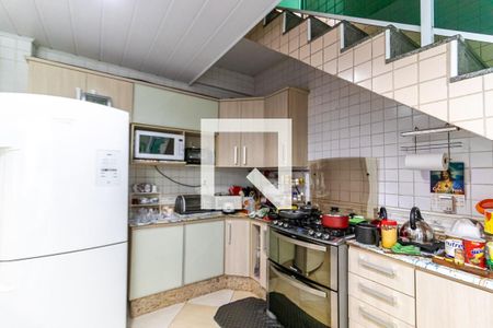 Casa à venda com 470m², 4 quartos e 4 vagas Casa à venda com 470m², 4 quartos e 4 vagasCozinha