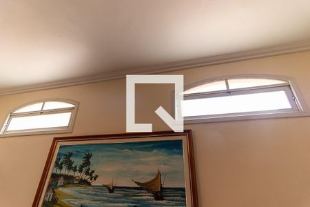 Casa à venda com 470m², 4 quartos e 4 vagas Casa à venda com 470m², 4 quartos e 4 vagasQuarto