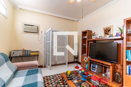 Casa à venda com 470m², 4 quartos e 4 vagas Casa à venda com 470m², 4 quartos e 4 vagasQuarto