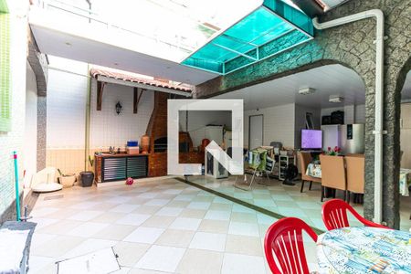 Casa à venda com 470m², 4 quartos e 4 vagas Casa à venda com 470m², 4 quartos e 4 vagasCozinha