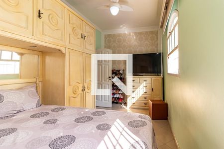 Casa à venda com 470m², 4 quartos e 4 vagas Casa à venda com 470m², 4 quartos e 4 vagasQuarto