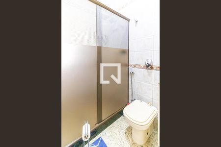 Casa à venda com 470m², 4 quartos e 4 vagas Casa à venda com 470m², 4 quartos e 4 vagasBanheiro