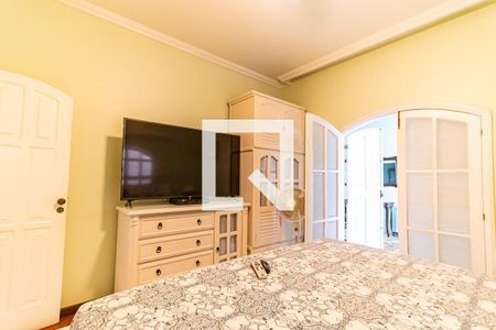 Casa à venda com 470m², 4 quartos e 4 vagas Casa à venda com 470m², 4 quartos e 4 vagasQuarto