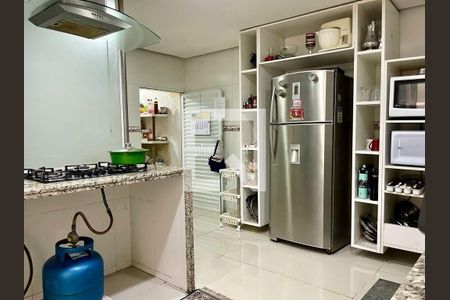 Casa à venda com 3 quartos, 240m² em Parque Colonial, São Paulo