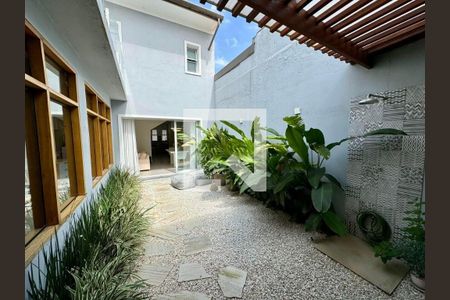 Casa à venda com 2 quartos, 132m² em Vila Elvira, São Paulo