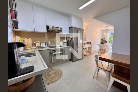 Casa à venda com 2 quartos, 132m² em Vila Elvira, São Paulo