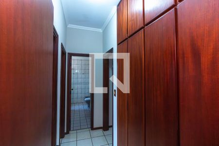 Corredor - Quartos e Banheiro de apartamento para alugar com 3 quartos, 121m² em Campos Elíseos, Ribeirão Preto