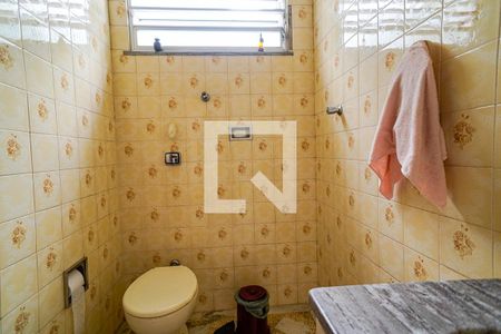 Casa à venda com 214m², 5 quartos e 2 vagas Casa à venda com 214m², 5 quartos e 2 vagasBanheiro Social