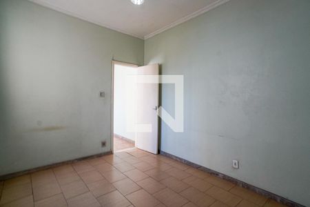 Casa à venda com 214m², 5 quartos e 2 vagas Casa à venda com 214m², 5 quartos e 2 vagasQuarto Segundo andar