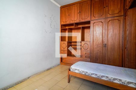 Casa à venda com 214m², 5 quartos e 2 vagas Casa à venda com 214m², 5 quartos e 2 vagasQuarto segundo andar
