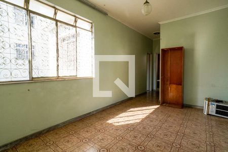 Casa à venda com 214m², 5 quartos e 2 vagas Casa à venda com 214m², 5 quartos e 2 vagasQuarto Segundo andar