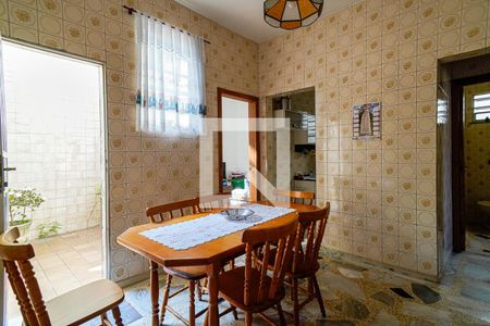 Casa à venda com 214m², 5 quartos e 2 vagas Casa à venda com 214m², 5 quartos e 2 vagasCozinha