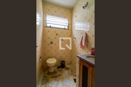 Casa à venda com 214m², 5 quartos e 2 vagas Casa à venda com 214m², 5 quartos e 2 vagasBanheiro Social