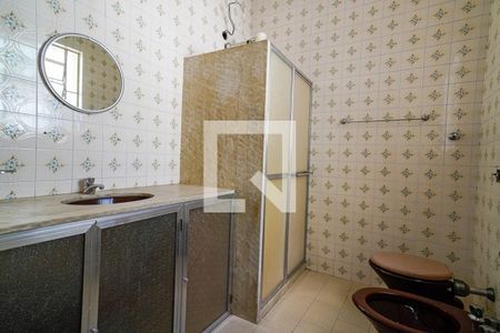 Casa à venda com 214m², 5 quartos e 2 vagas Casa à venda com 214m², 5 quartos e 2 vagasBanheiro Segundo andar