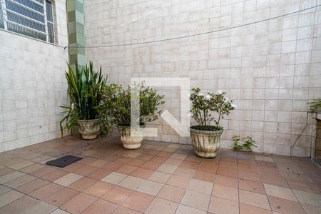 Casa à venda com 214m², 5 quartos e 2 vagas Casa à venda com 214m², 5 quartos e 2 vagasQuintal