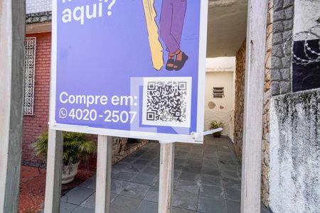 Casa à venda com 214m², 5 quartos e 2 vagas Casa à venda com 214m², 5 quartos e 2 vagasPlaquinha Quinto Andar - fachada