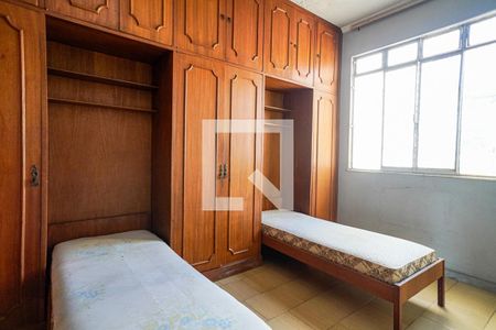 Casa à venda com 214m², 5 quartos e 2 vagas Casa à venda com 214m², 5 quartos e 2 vagasQuarto segundo andar