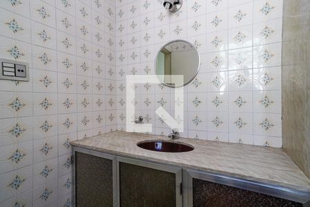 Casa à venda com 214m², 5 quartos e 2 vagas Casa à venda com 214m², 5 quartos e 2 vagasBanheiro Segundo andar