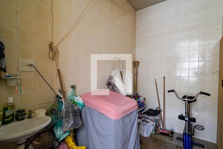 Casa à venda com 214m², 5 quartos e 2 vagas Casa à venda com 214m², 5 quartos e 2 vagasÁrea de Serviço