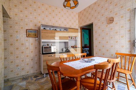 Casa à venda com 214m², 5 quartos e 2 vagas Casa à venda com 214m², 5 quartos e 2 vagasCozinha