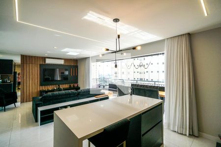 Sala e cozinha de apartamento à venda com 2 quartos, 106m² em Tatuapé, São Paulo