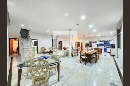 Casa de condomínio à venda com 395m², 5 quartos e 6 vagasSala 2 andar