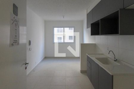 Cozinha e Sala de apartamento para alugar com 2 quartos, 35m² em Vila Ivone, São Paulo