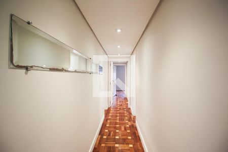 Corredor de apartamento para alugar com 3 quartos, 127m² em Indianópolis, São Paulo