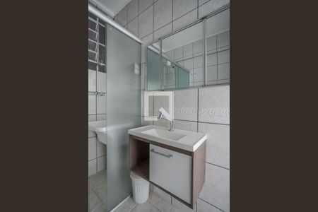 Banheiro de apartamento para alugar com 1 quarto, 49m² em Floresta, Porto Alegre