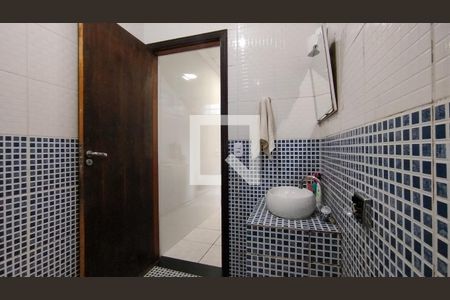 Casa à venda com 240m², 2 quartos e 3 vagas Casa à venda com 240m², 2 quartos e 3 vagasBanheiro Social