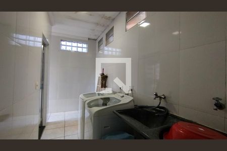 Casa à venda com 240m², 2 quartos e 3 vagas Casa à venda com 240m², 2 quartos e 3 vagasÁrea de Serviço