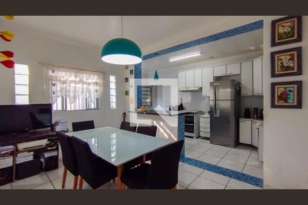 Casa à venda com 240m², 2 quartos e 3 vagas Casa à venda com 240m², 2 quartos e 3 vagasCozinha