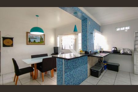 Casa à venda com 240m², 2 quartos e 3 vagas Casa à venda com 240m², 2 quartos e 3 vagasCozinha