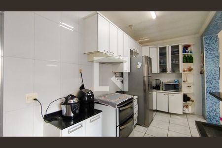 Casa à venda com 240m², 2 quartos e 3 vagas Casa à venda com 240m², 2 quartos e 3 vagasCozinha