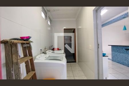 Casa à venda com 240m², 2 quartos e 3 vagas Casa à venda com 240m², 2 quartos e 3 vagasÁrea de Serviço