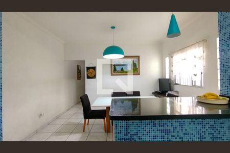 Casa à venda com 240m², 2 quartos e 3 vagas Casa à venda com 240m², 2 quartos e 3 vagasCozinha
