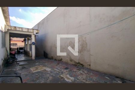 Casa à venda com 240m², 2 quartos e 3 vagas Casa à venda com 240m², 2 quartos e 3 vagasQuintal